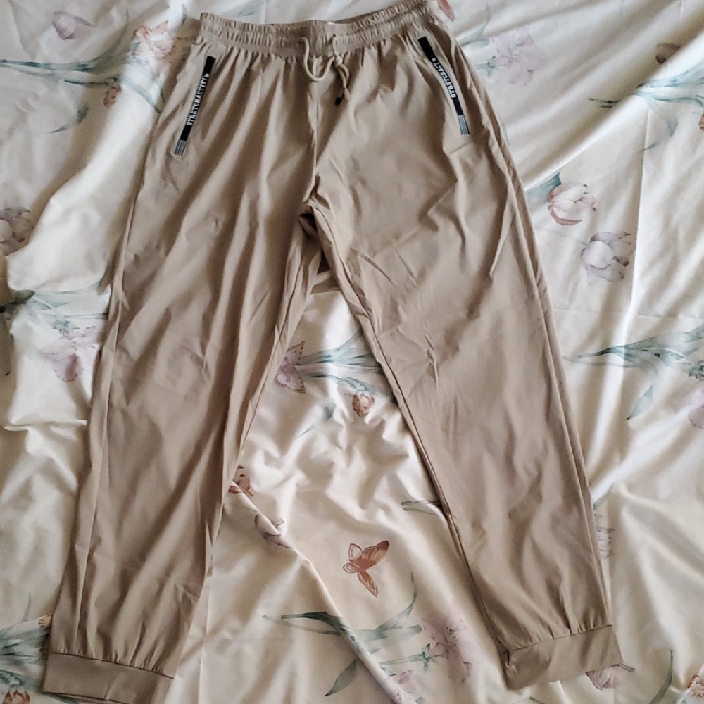 Stretch Active Workout Pant Size Medium. Like New. Biege Khaki